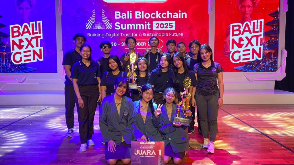 Siswa SMA Negeri 11 Denpasar meraih juara 1 lomba cerdas cermat pada Blockchain Summit 2025