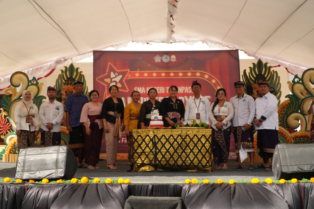 HUT ke-5 SMA Negeri 11 Denpasar