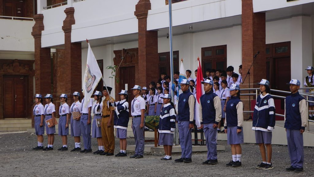 PELANTIKAN PENGURUS OSIS & KETUA EKSTRAKURIKULER SMAN 11 DENPASAR TAHUN 2026/2027